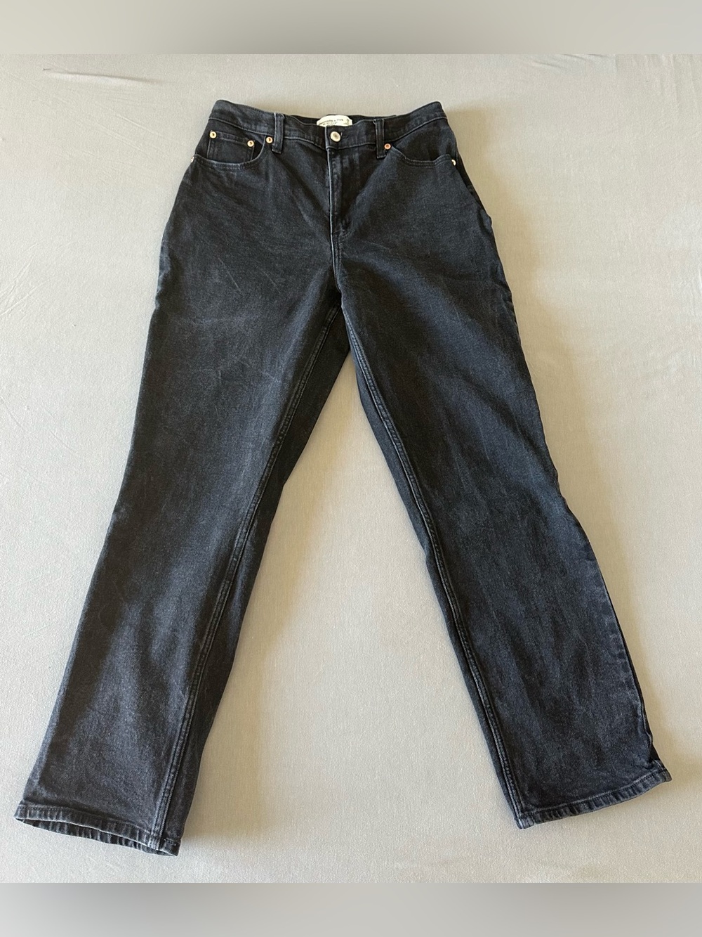 Abercrombie & Fitch The 90s Straight High Rise in Black Wash